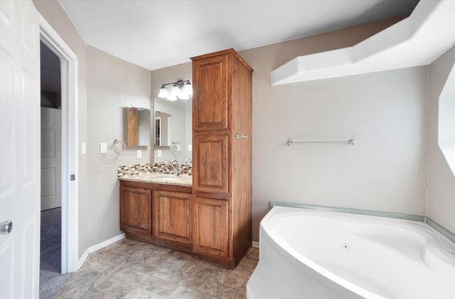 6 Derek Court, Sandia Park, NM 87047