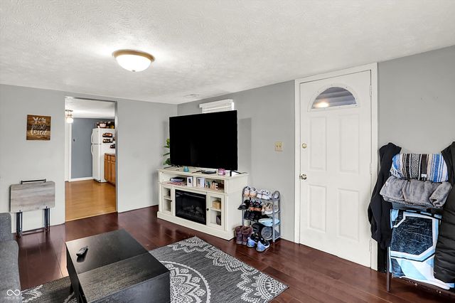 2815 S Roena Street, Indianapolis, IN 46241