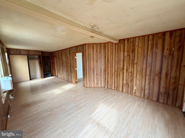 8224 FORT SMALLWOOD RD, Baltimore, MD 21226