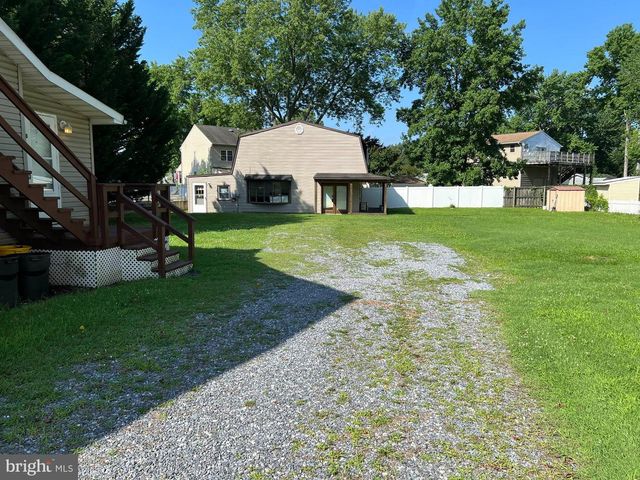 8224 FORT SMALLWOOD RD, Baltimore, MD 21226