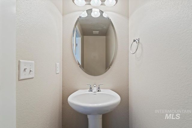 37 N Moab Park Way, Nampa, ID 83651