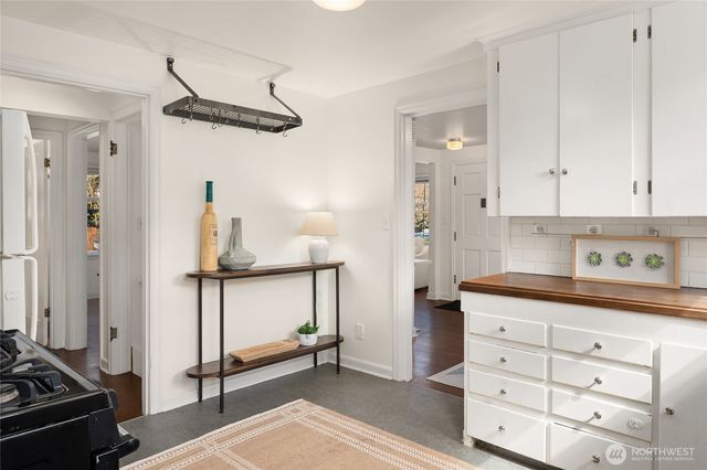 8041 12th Avenue NE, Seattle, WA 98115