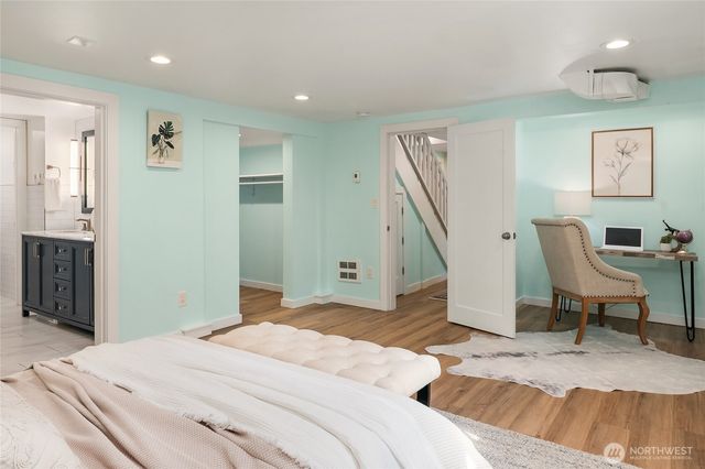 8041 12th Avenue NE, Seattle, WA 98115