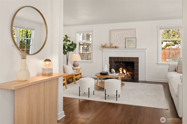 8041 12th Avenue NE, Seattle, WA 98115