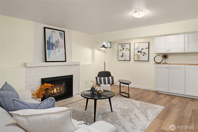 8041 12th Avenue NE, Seattle, WA 98115