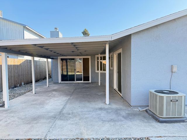 8255 White Sands Way, Sacramento, CA 95828