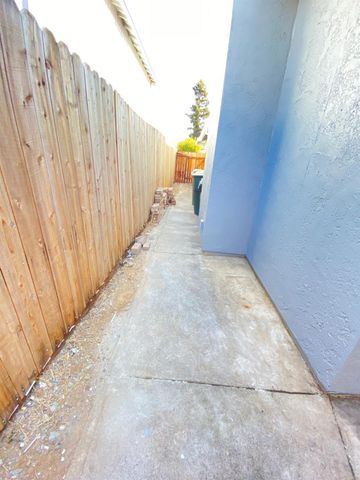 8255 White Sands Way, Sacramento, CA 95828
