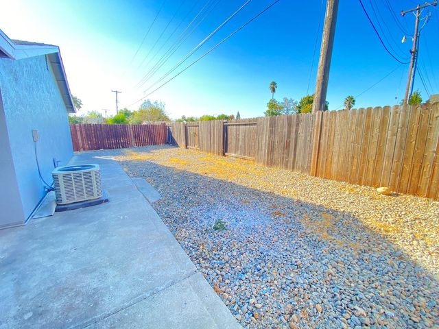 8255 White Sands Way, Sacramento, CA 95828