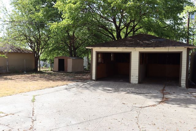 6415 Latta Street, Dallas, TX 75227