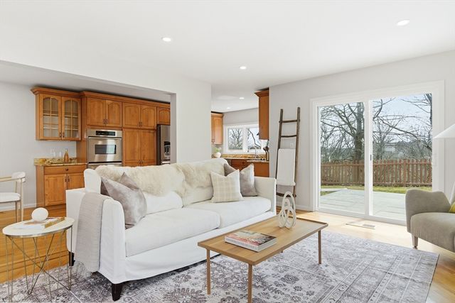 15 Edward Drive 15, Winchester, MA 01890