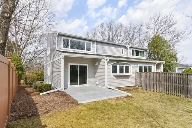 15 Edward Drive 15, Winchester, MA 01890