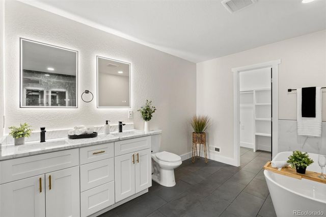 2655 Monaco Parkway, Denver, CO 80207