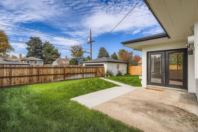2655 Monaco Parkway, Denver, CO 80207