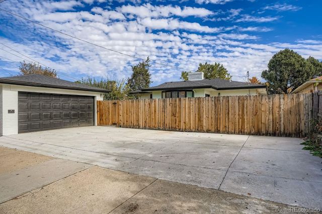 2655 Monaco Parkway, Denver, CO 80207