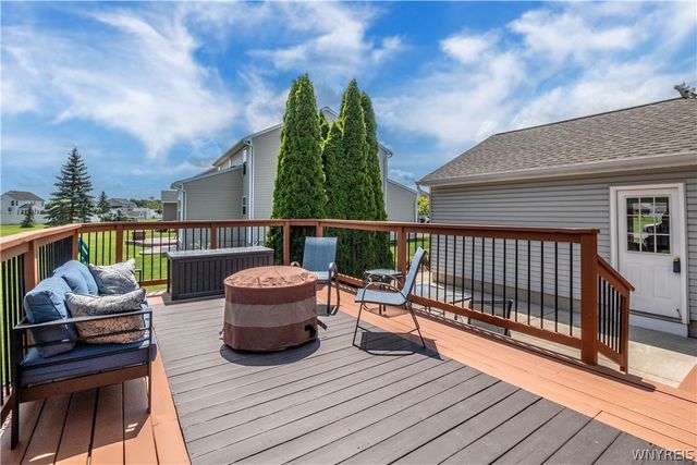 2445 King Fisher Lane, Wheatfield, NY 14304