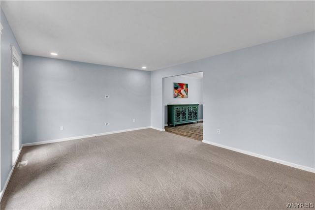 2445 King Fisher Lane, Wheatfield, NY 14304