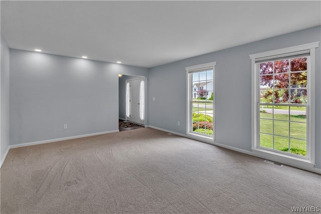 2445 King Fisher Lane, Wheatfield, NY 14304