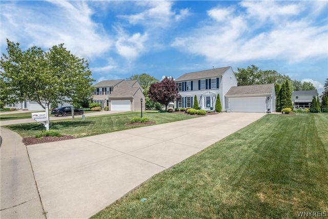 2445 King Fisher Lane, Wheatfield, NY 14304