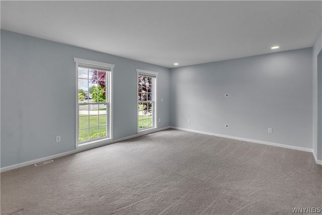2445 King Fisher Lane, Wheatfield, NY 14304