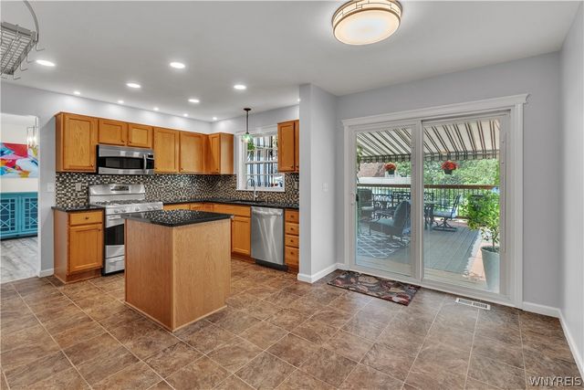 2445 King Fisher Lane, Wheatfield, NY 14304