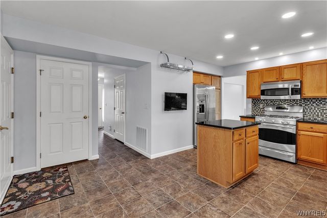 2445 King Fisher Lane, Wheatfield, NY 14304