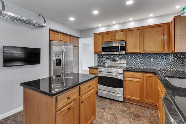 2445 King Fisher Lane, Wheatfield, NY 14304
