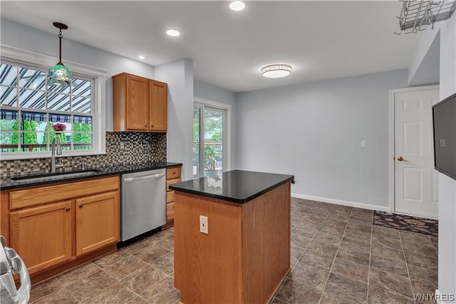 2445 King Fisher Lane, Wheatfield, NY 14304