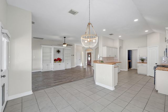 11906 Aerie Drive, Tomball, TX 77377