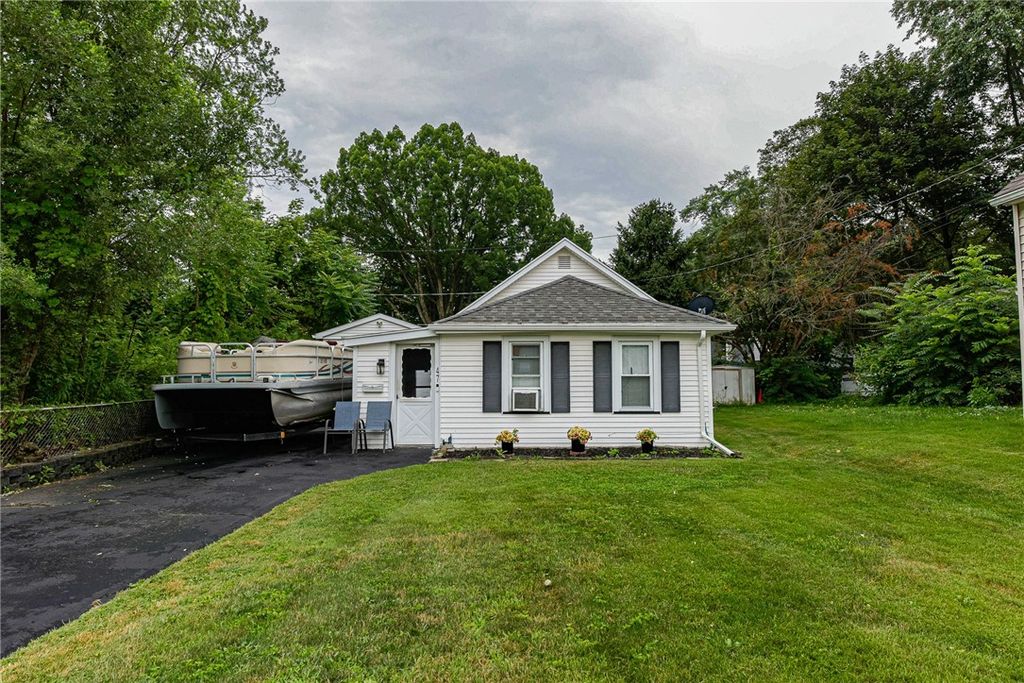 47 Chippendale Road, Greece, NY 14616