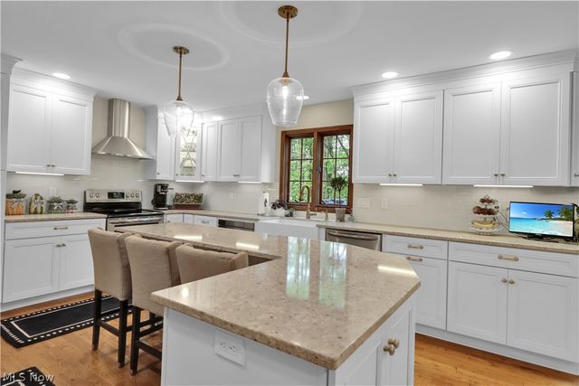 8015 Hansom Place, Mentor, OH 44060