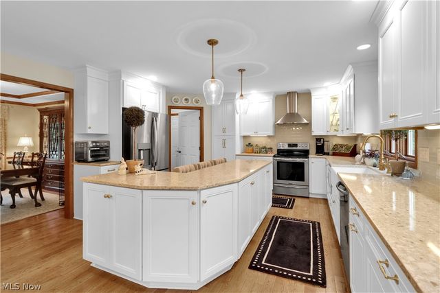 8015 Hansom Place, Mentor, OH 44060