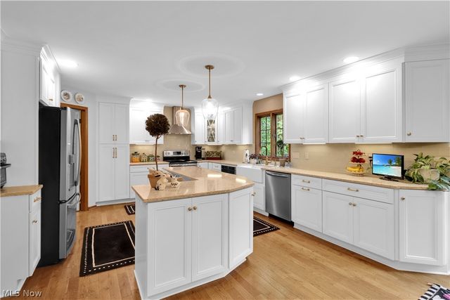 8015 Hansom Place, Mentor, OH 44060
