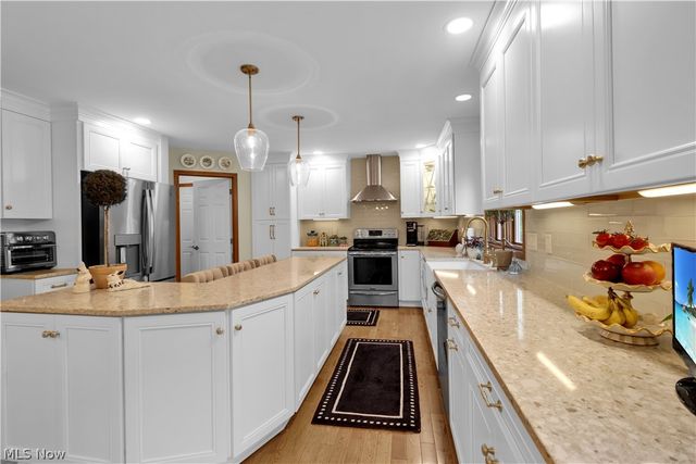 8015 Hansom Place, Mentor, OH 44060