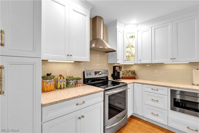 8015 Hansom Place, Mentor, OH 44060