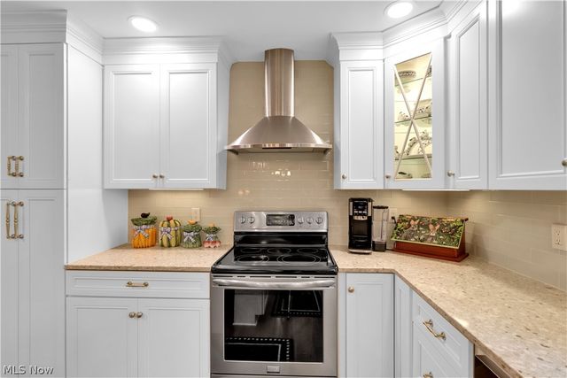 8015 Hansom Place, Mentor, OH 44060