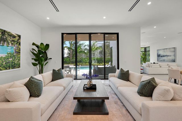 16685 Mosaic Place, Delray Beach, FL 33446