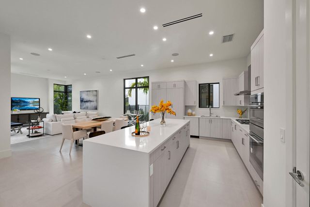 16685 Mosaic Place, Delray Beach, FL 33446