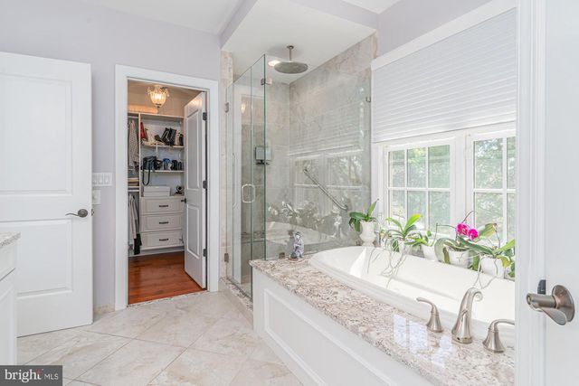 10 DUNHAM LN, Newtown, PA 18940
