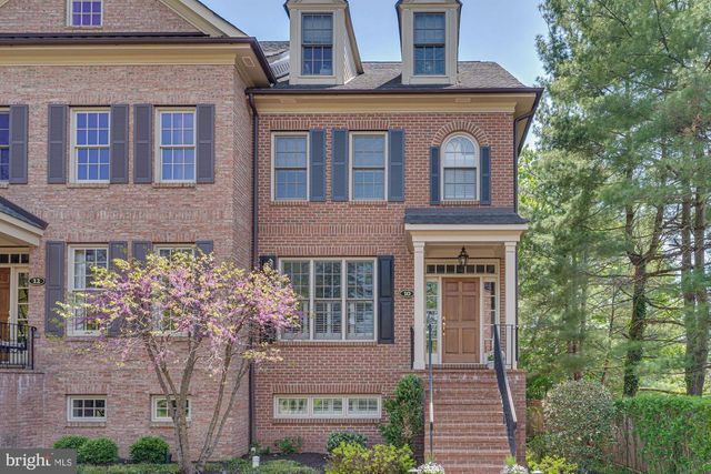 10 DUNHAM LN, Newtown, PA 18940
