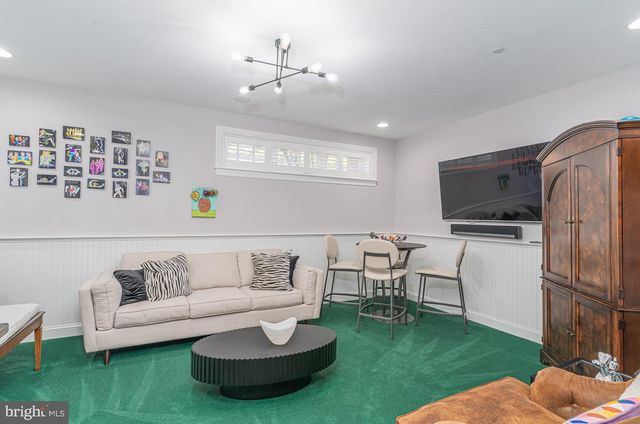 10 DUNHAM LN, Newtown, PA 18940