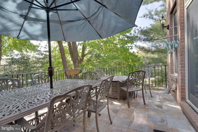 10 DUNHAM LN, Newtown, PA 18940