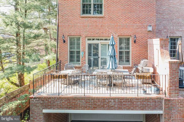 10 DUNHAM LN, Newtown, PA 18940