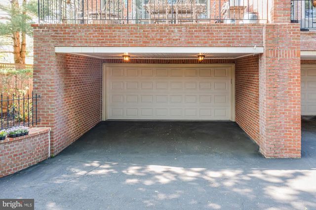 10 DUNHAM LN, Newtown, PA 18940