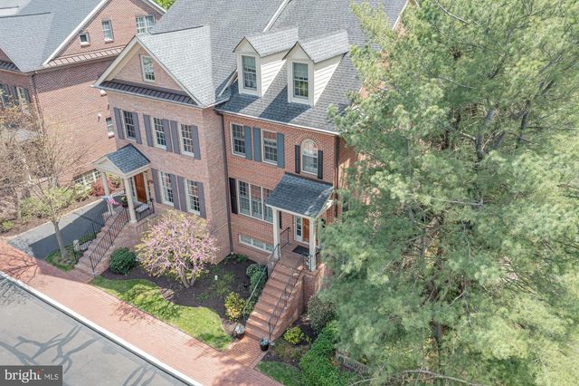 10 DUNHAM LN, Newtown, PA 18940