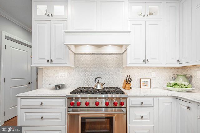 10 DUNHAM LN, Newtown, PA 18940