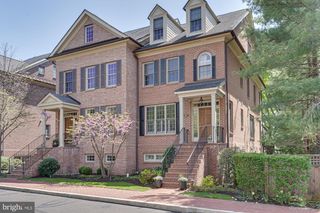 10 DUNHAM LN, Newtown, PA 18940