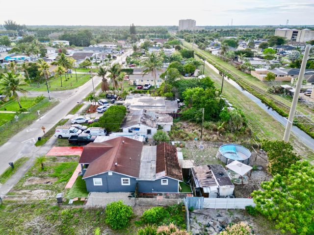 2743 Kentucky Street, West Palm Beach, FL 33406