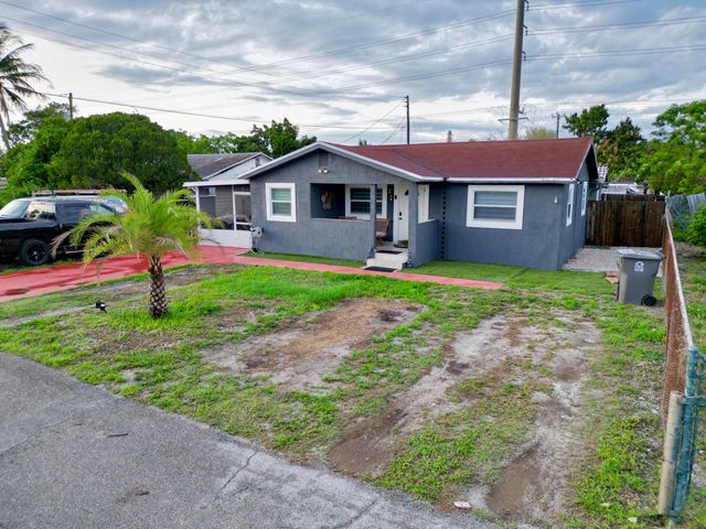 2743 Kentucky Street, West Palm Beach, FL 33406