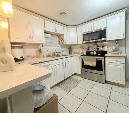 2743 Kentucky Street, West Palm Beach, FL 33406