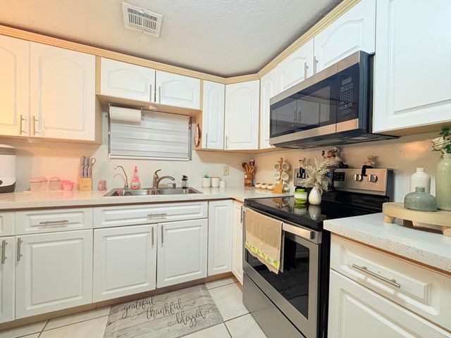 2743 Kentucky Street, West Palm Beach, FL 33406